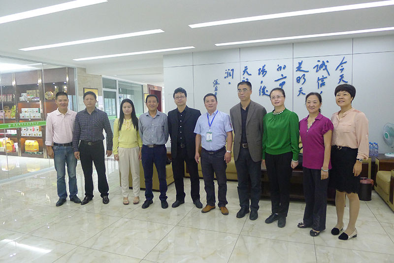 熱烈歡迎福建民進(jìn)省委鄭家建主委一行蒞臨我司參觀指導(dǎo)！